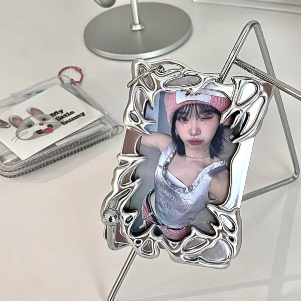 Electroplated Shaped Idol - chasing Card Holder with a High - end Ins Style